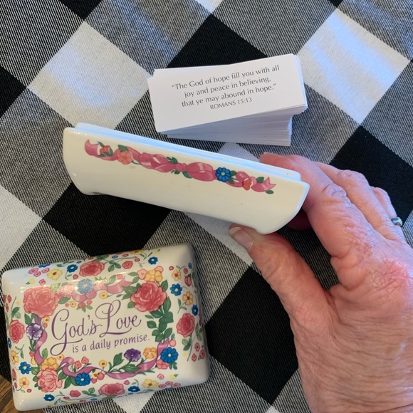 Ceramic box with scripture verses - Picture 2 of 7